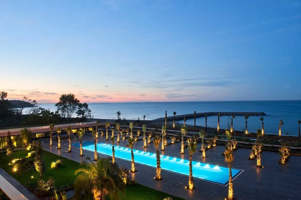 نمای بیرونی هتل رامادا پلازا ترابزون